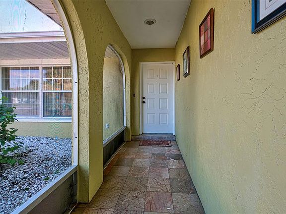 4th image of 2122 Winningway St