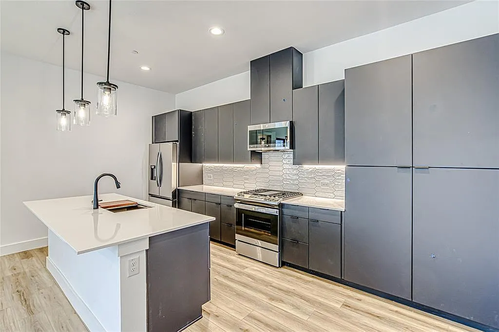 4 bed, 3.5 bath, 2278 sqft, $3,000 — Photo 4