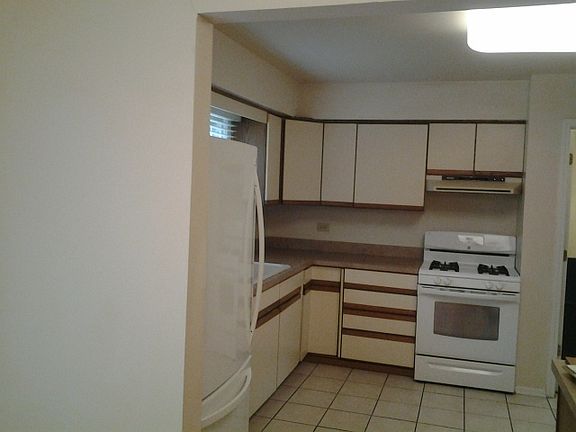 4th image of 22W500 Birchwood Dr
