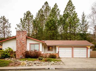 1910 NW Candler Ave, Grants Pass, OR 97526