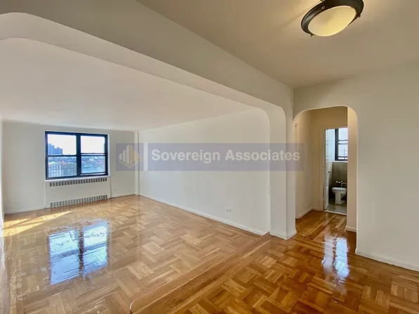 700 Fort Washington Avenue image 1 of 8