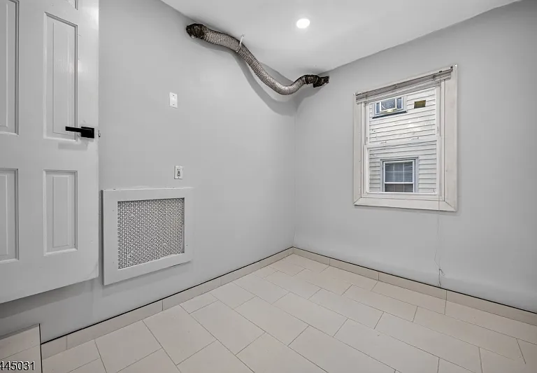 29 Laurel Ave — Photo 10