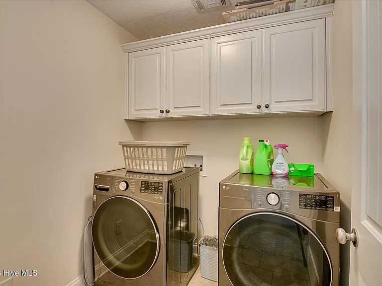 2507 Kari Ln — Photo 23