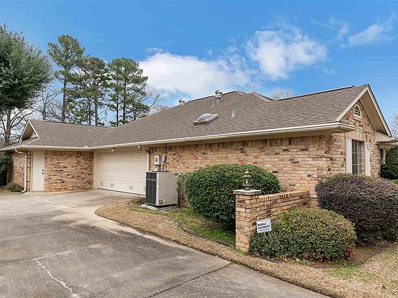 4th image of 113 Village Green Dr
