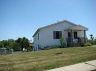 142 Brook Cir, Pella, IA 50219