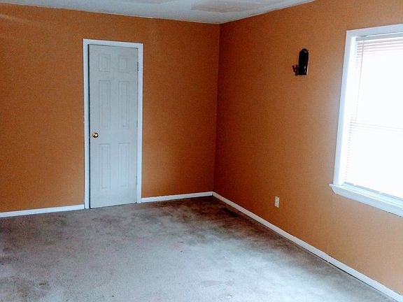3rd image of 4905 Hagemann St