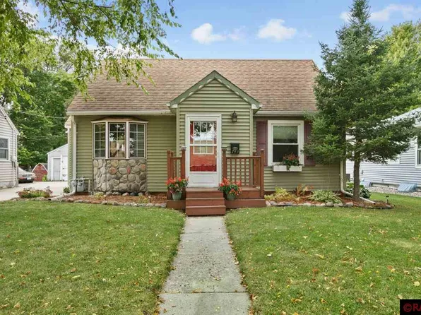 743 Center St, North Mankato, MN 56003