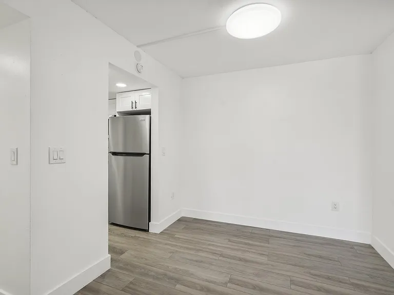 3704 Broadway #206 — Photo 5