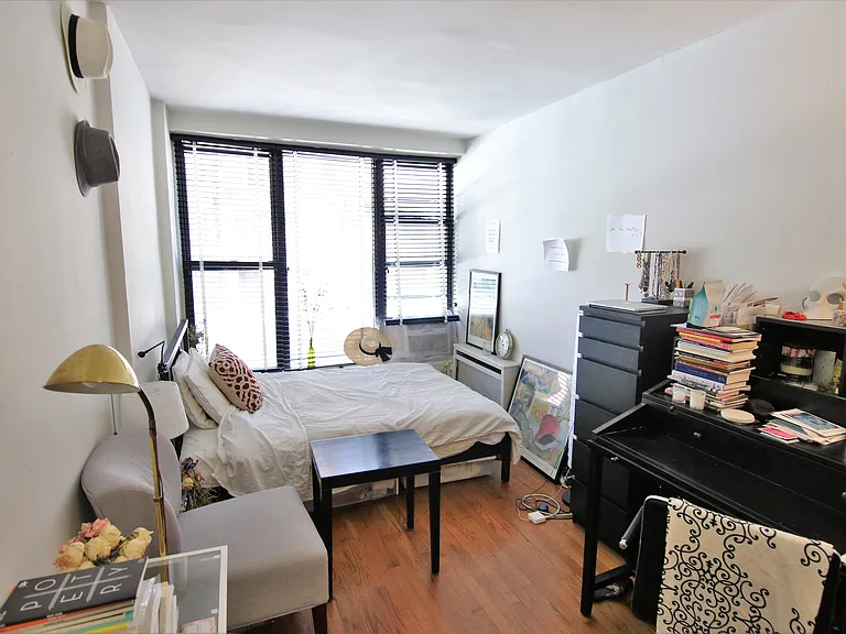 224 W 72nd St #1A — Photo 1