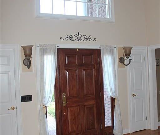 2nd image of 4715 Clover St