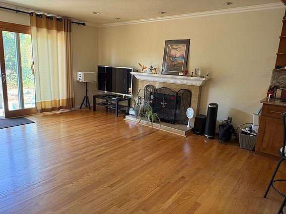 5th image of 5571 Castle Glen Ave