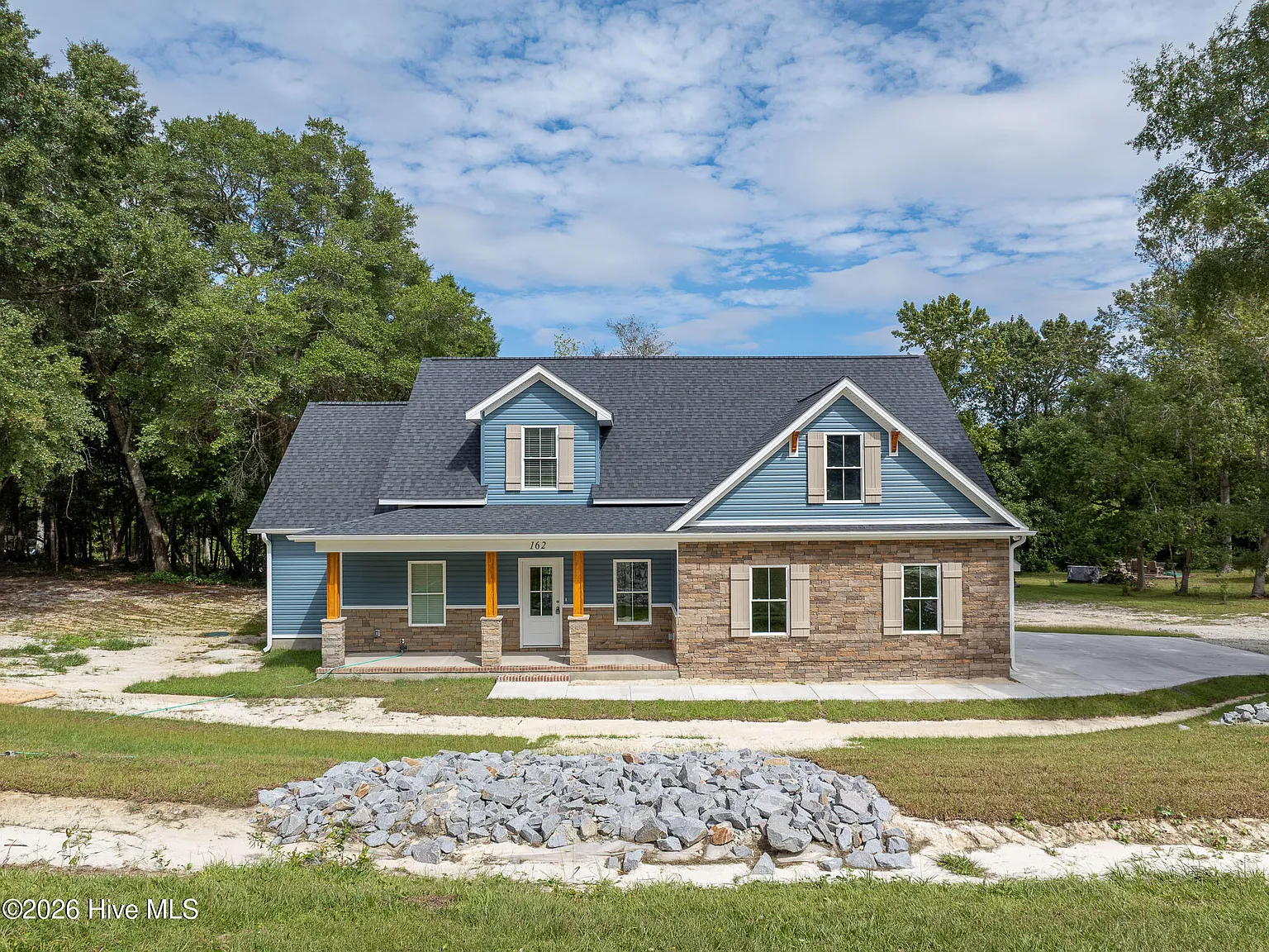 3 bed, 3.5 bath, $2,100 — Photo 1