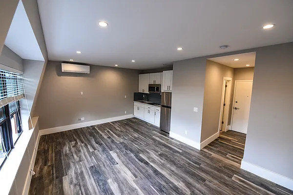 Rented by Realty 2000 Corp | media 19