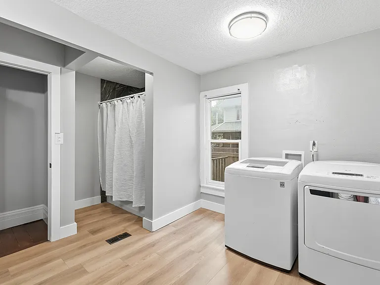 334 W 9th St #1 — Photo 13