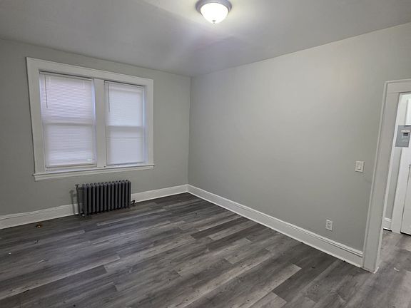 2nd image of 6-8 Glenwood Ave #27