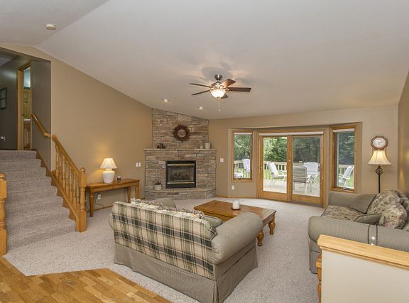 4th image of 877 McDiarmid Dr