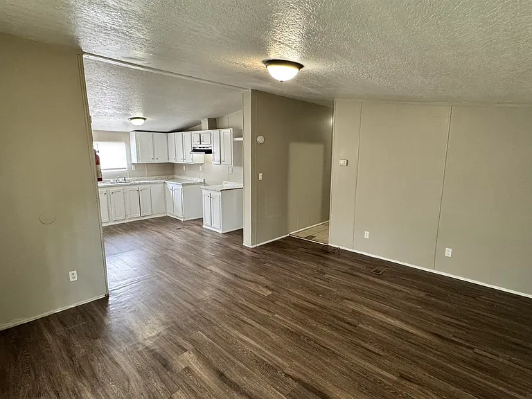 288 W Brooks Rd — Photo 2