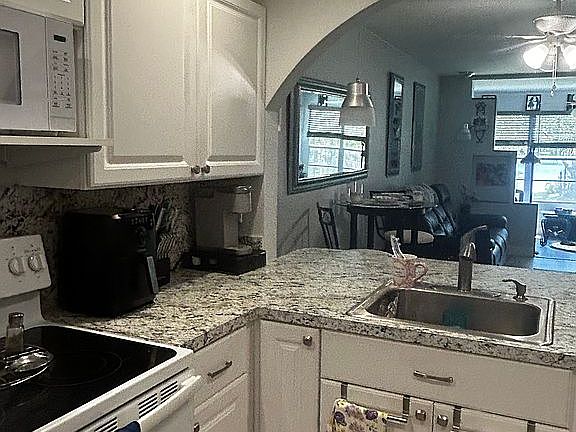 5th image of 9480 Poinciana Pl APT 201