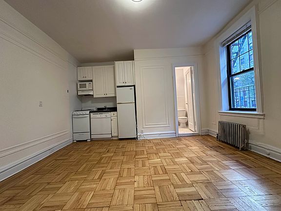 3rd image of 146 W 79th St #2A