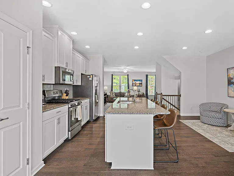 1527 S Church St — Photo 8