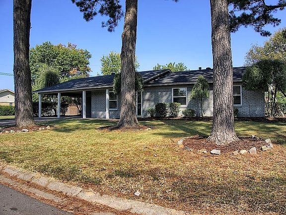 3rd image of 1105 E G St