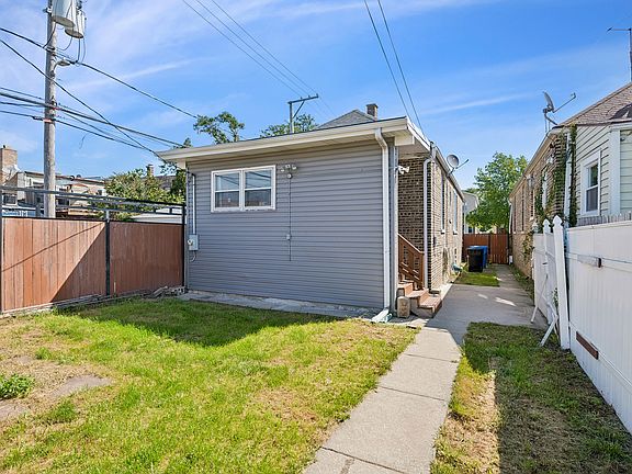 3rd image of 2342 N Lowell Ave