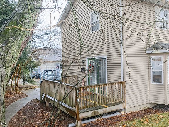 3rd image of 837 2nd St SE