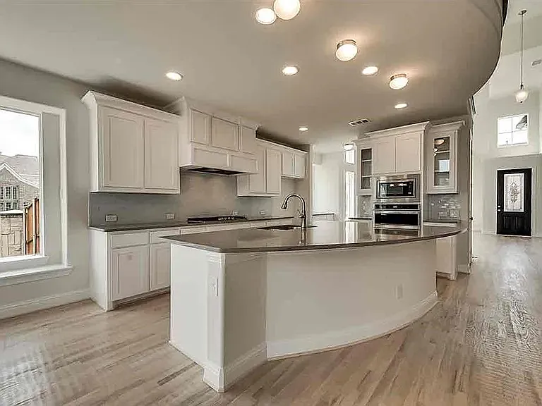 4737 Mulholland Dr — Photo 8