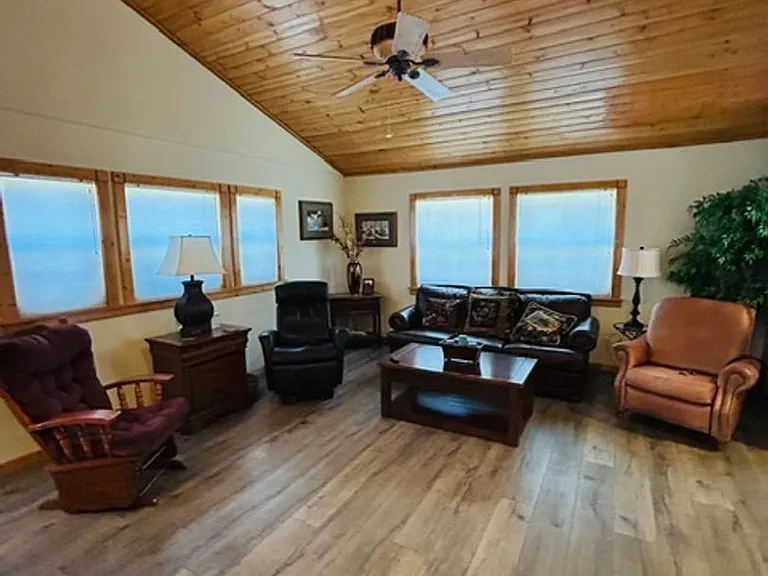 40 Saturn Dr — Photo 6
