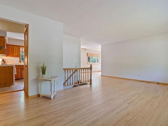 5th image of 543 McNamara St