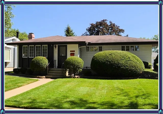 18639 Sherman St photo 1
