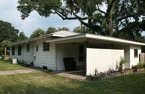 2nd image of 906 SE 9th Ave