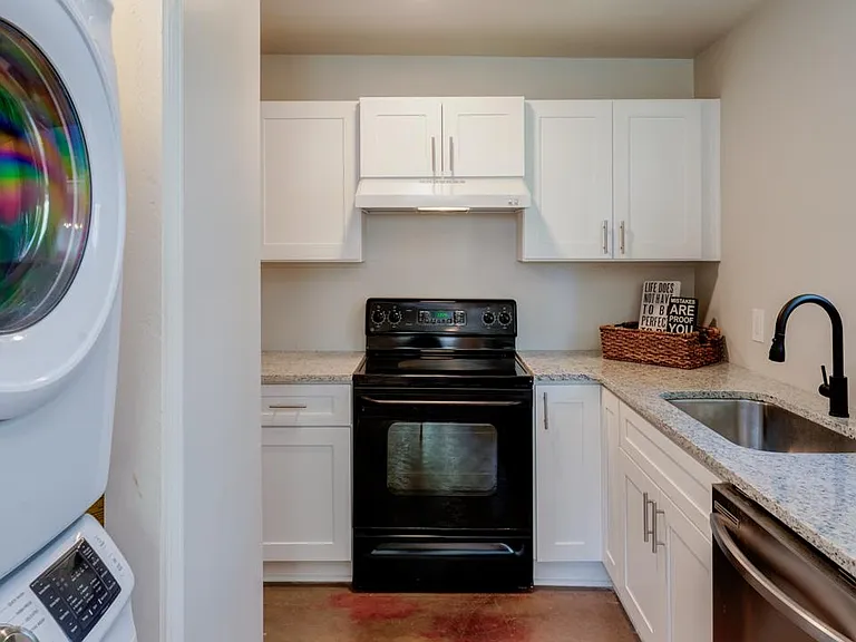 750 Alloway St #A — Photo 5