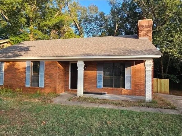 1214 Camellia Woods Ct, Prattville, AL 36067