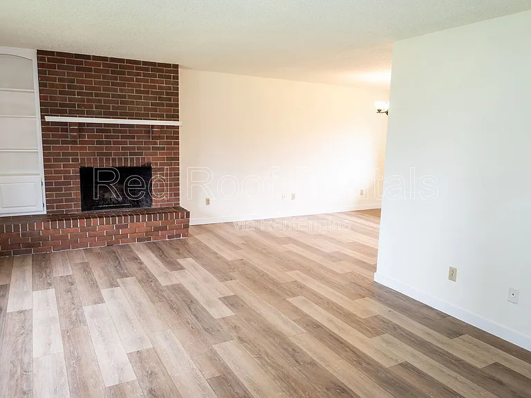 1418 Tule Lake Dr S — Photo 9