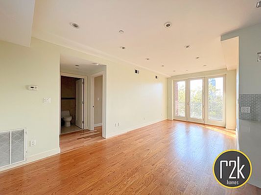 5th image of 26-20 Hoyt Ave S #5E