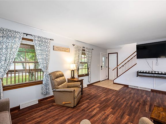 5th image of 110 Coventry Dr