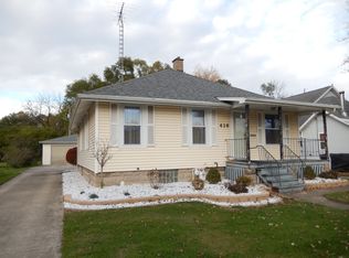 416 E 6th St, Momence, IL 60954