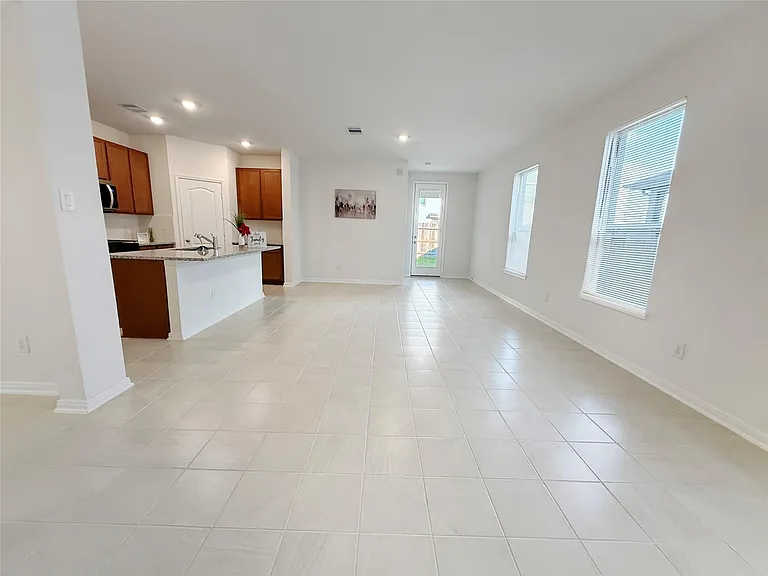 2809 Cordova Hill Dr — Photo 3