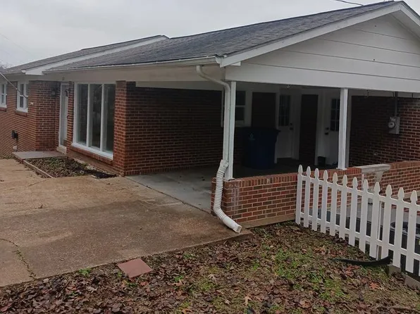 120 Magnolia St, Camden, TN 38320