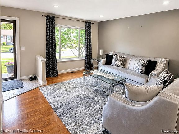 5th image of 3621 Bates Dr
