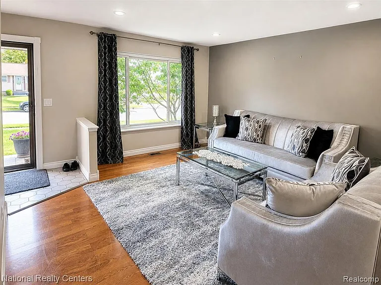 3621 Bates Dr — Photo 5