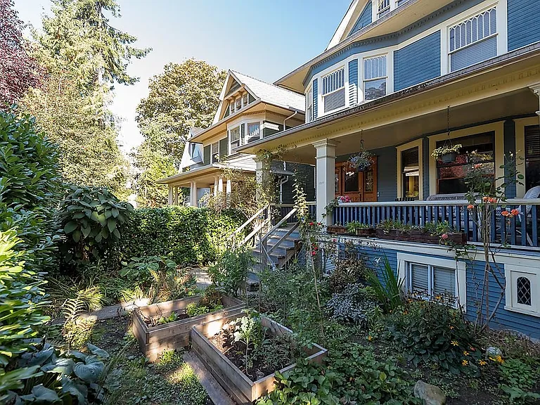 1517 Comox St #7 — Photo 2