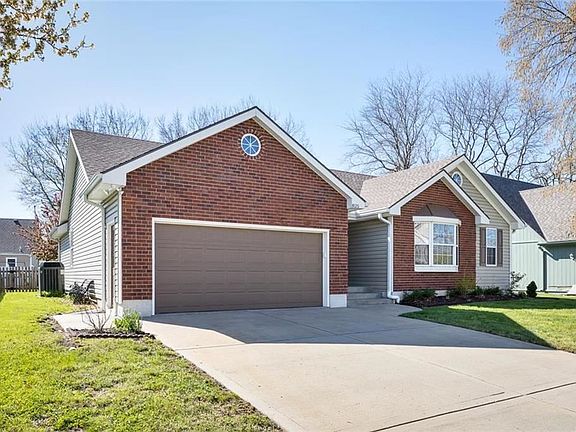 2nd image of 825 Black Oak Dr