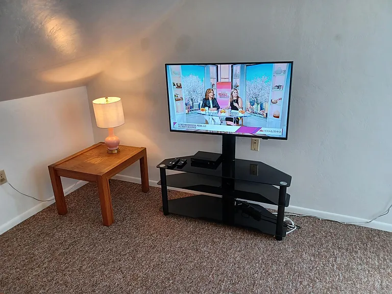 TV Stand & TV with Remote, Blue Ray Player with Remote, Enda Table & Lamp