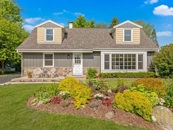 6037 North Elm Tree ROAD, Glendale, WI 53217