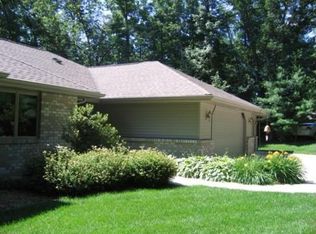 N3004 Crestwood Dr, Waupaca, WI 54981
