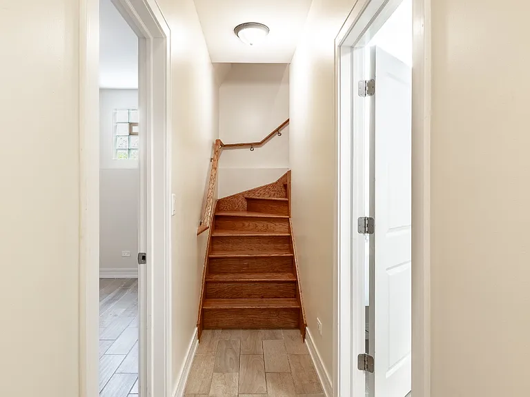 1110 N Christiana Ave — Photo 33