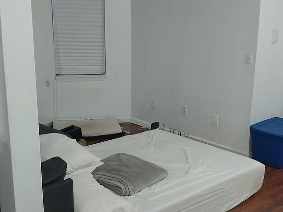 2nd image of 261 Bergen Ave