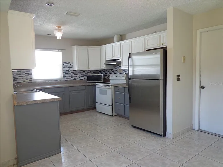 721 Regent Cir S — Photo 4